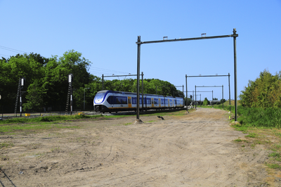904249 Gezicht op het opgebroken gedeelte van de Oosterspoorweg te Utrecht, vanaf de Voordorpsedijk, ter hoogte van het ...